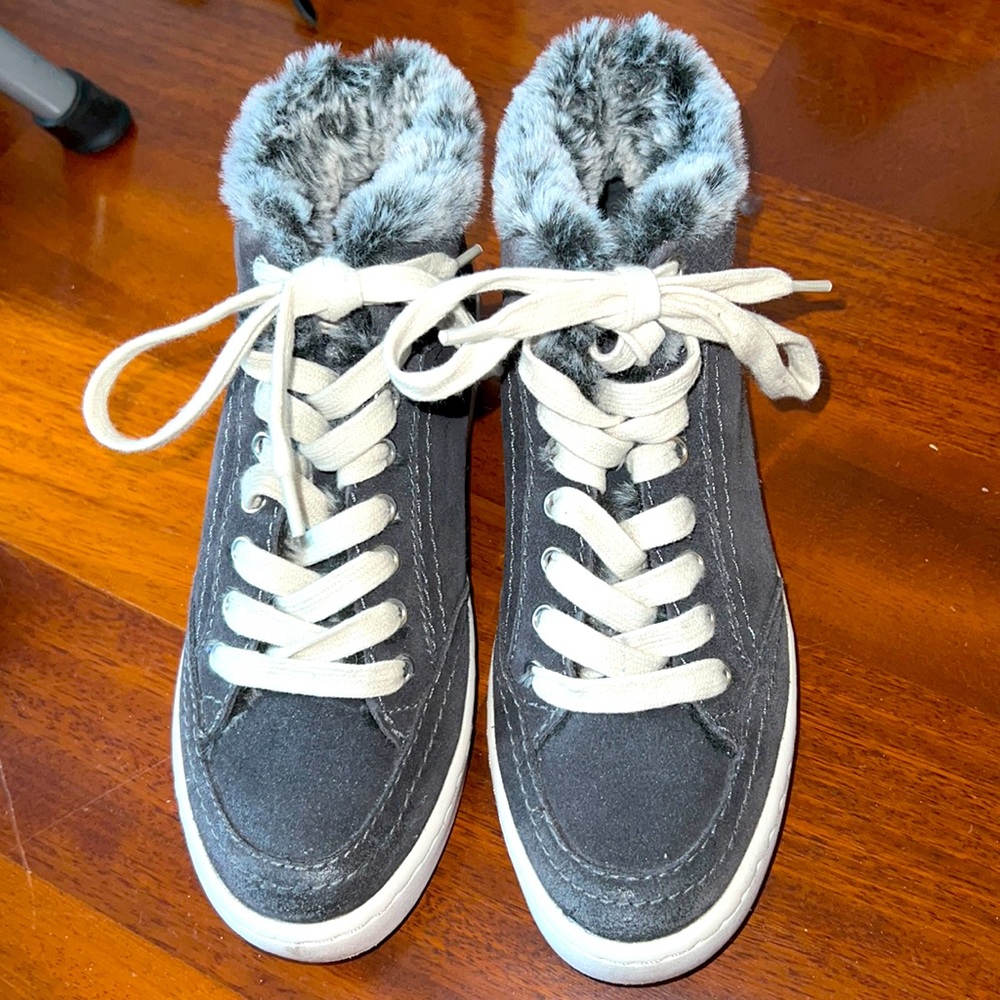 Dolce Vita Grey Sneakers with Furry inside size 6.5
